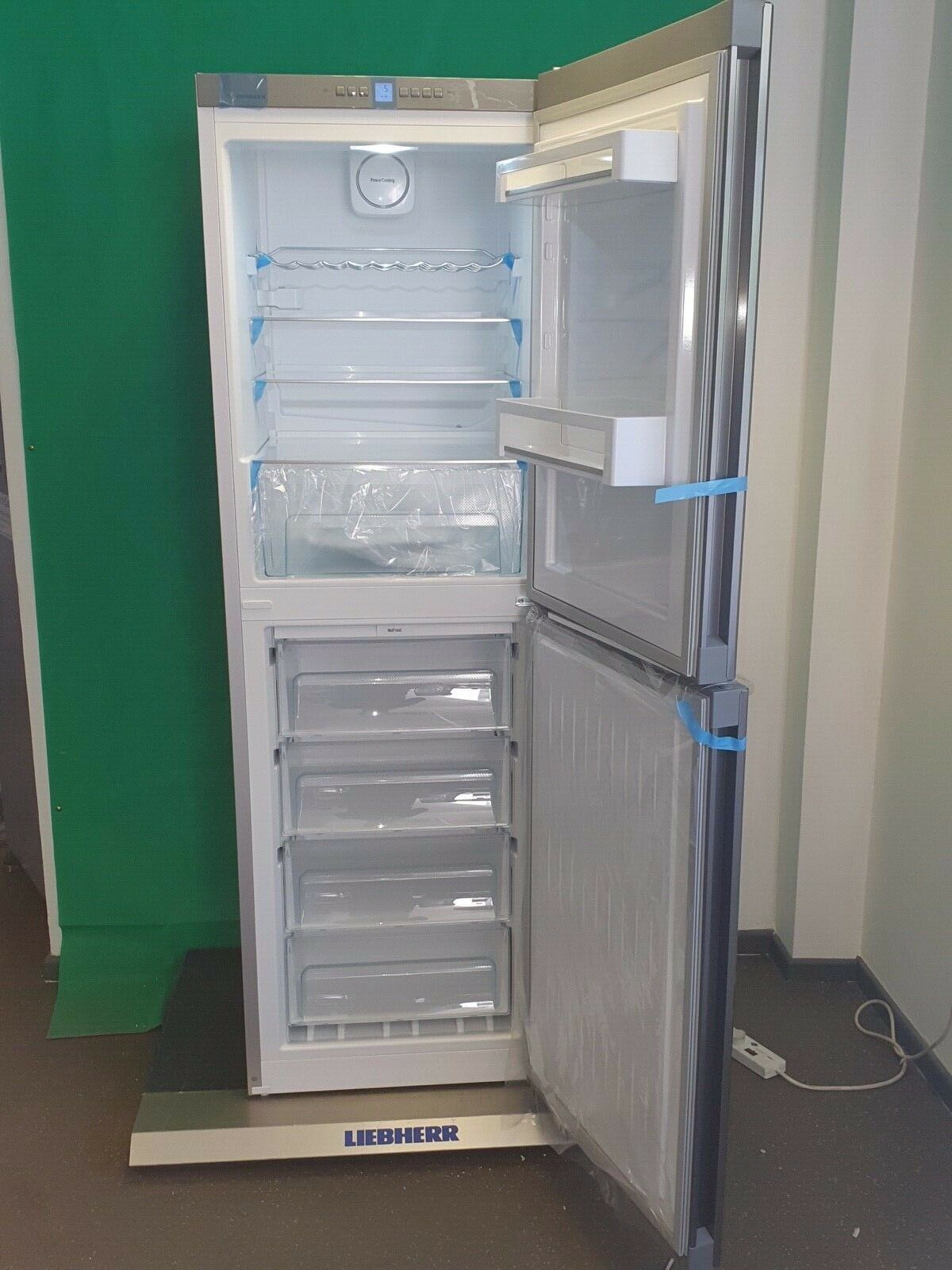 Liebherr CNel4213 Freestanding Fridge Freezer NoFrost - Stainless Steel