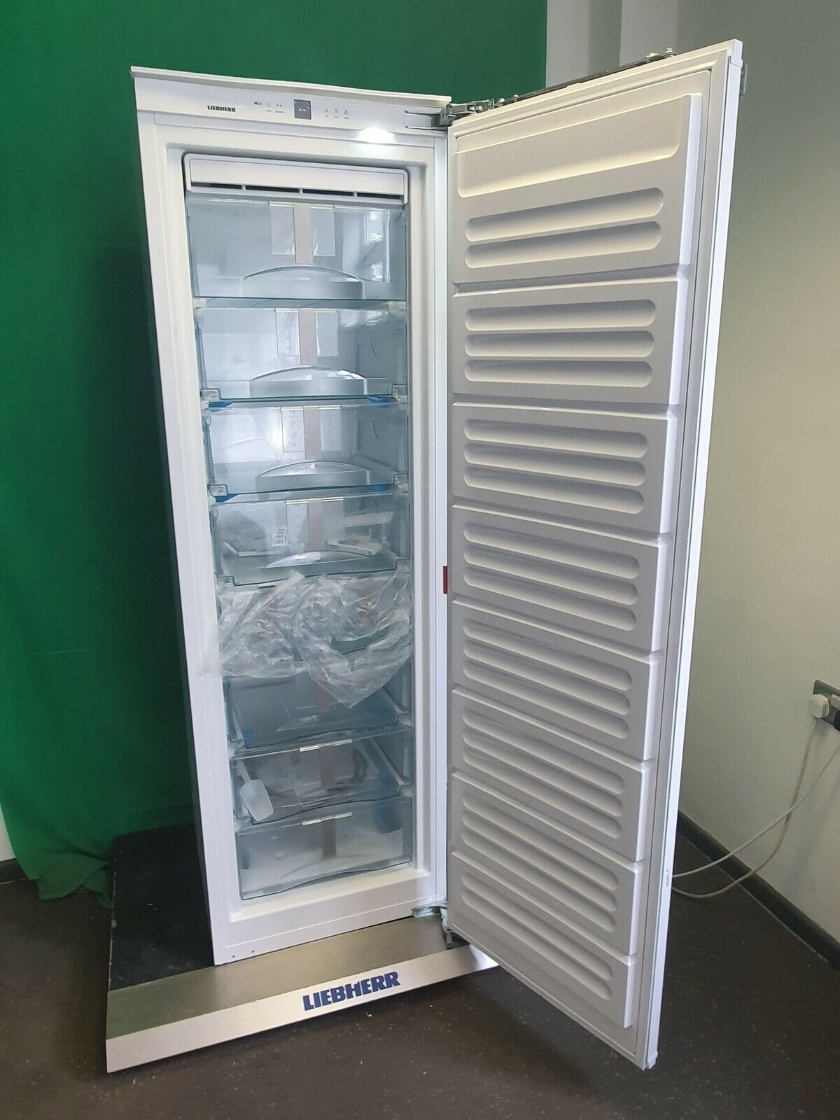 Liebherr SIGN3576 No Frost Premium Integrated Built-in Freezer With Ice